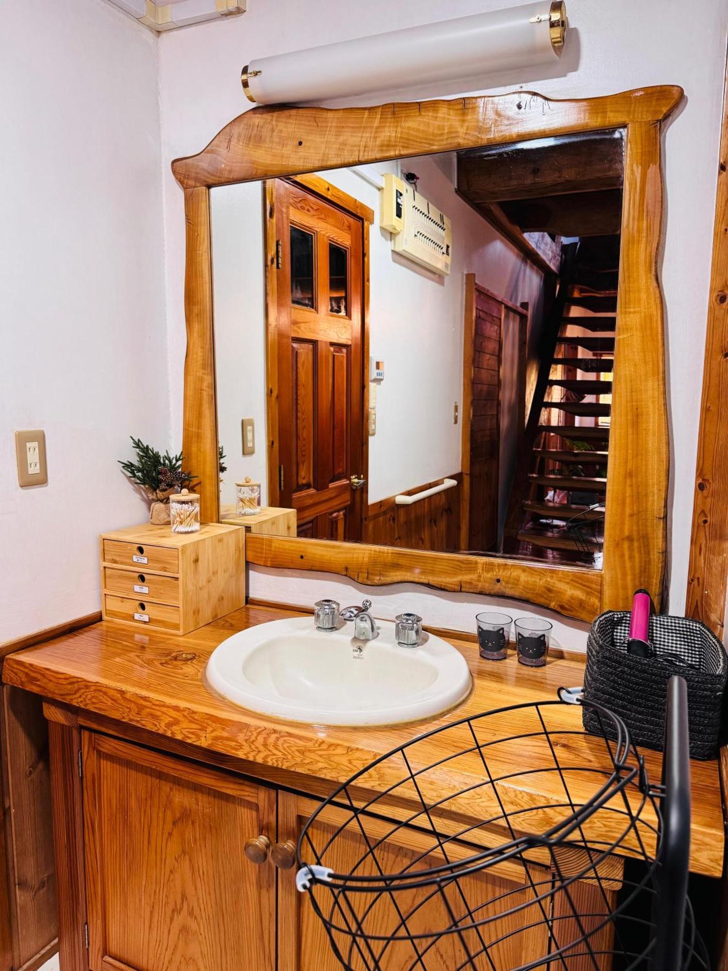 Отель Yufuin Log House No Yado Tom Sawyer Экстерьер фото