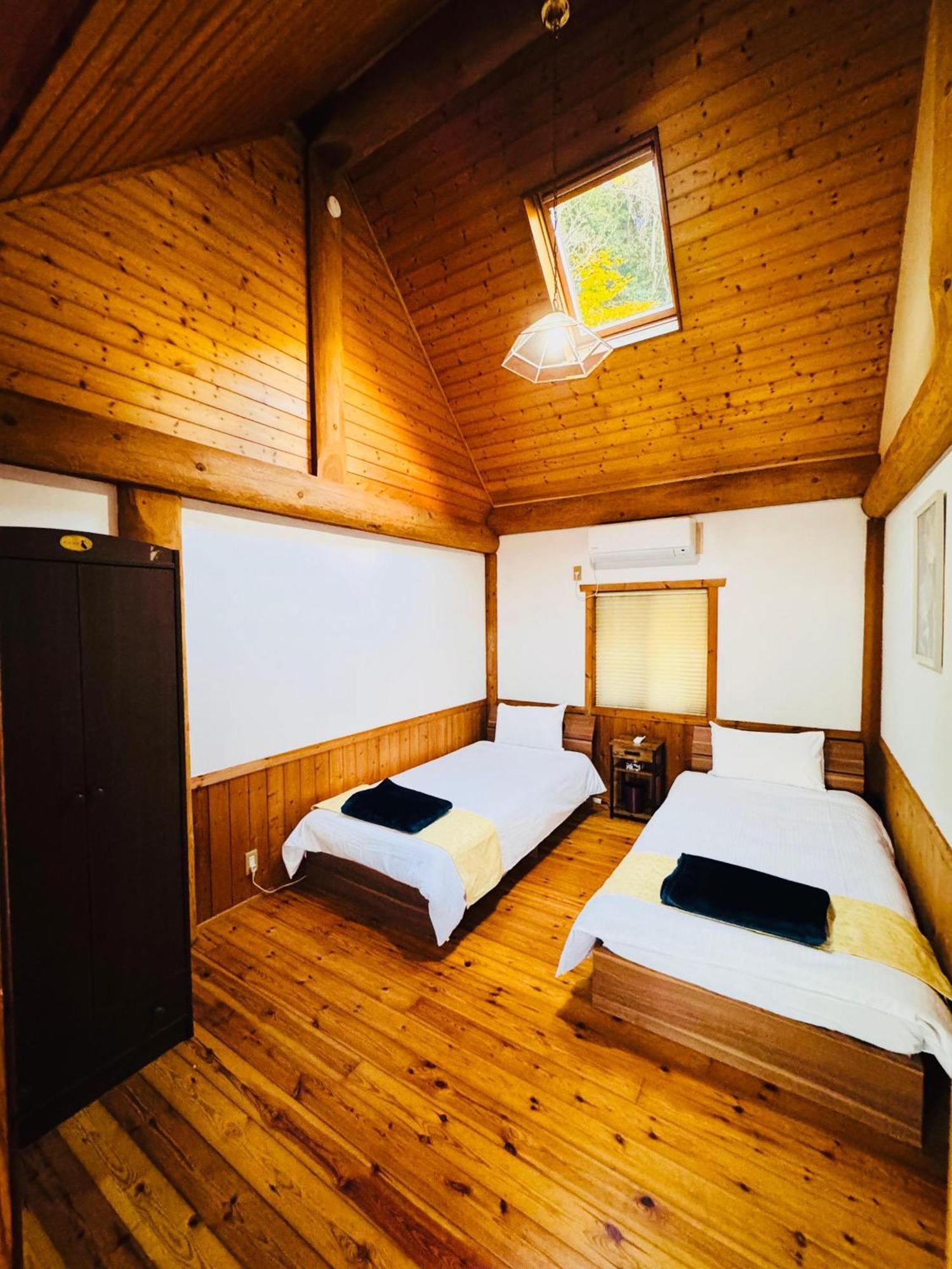 Отель Yufuin Log House No Yado Tom Sawyer Экстерьер фото