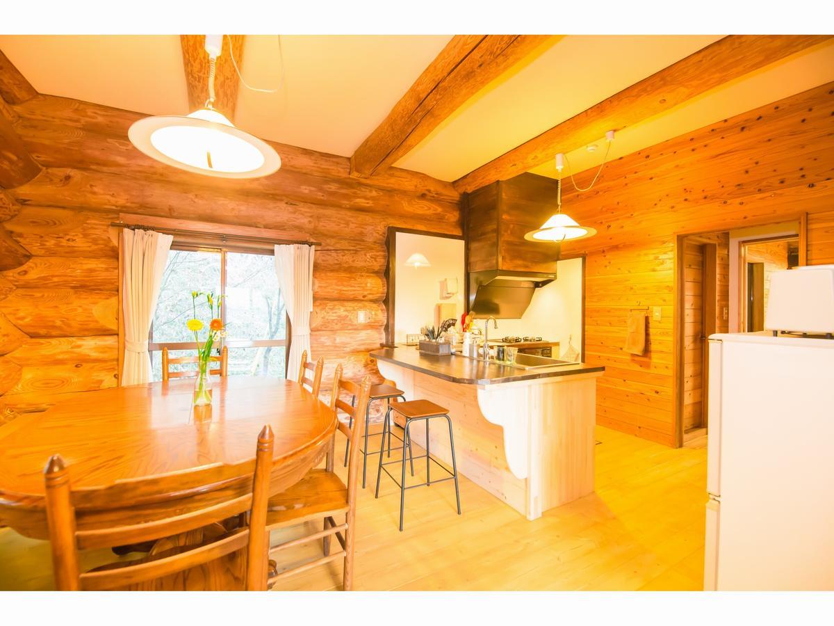 Отель Yufuin Log House No Yado Tom Sawyer Экстерьер фото